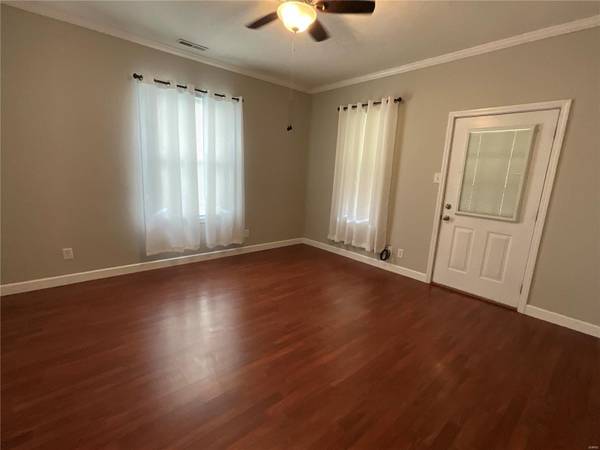 300 W Maple ST, Gillespie, IL 62033