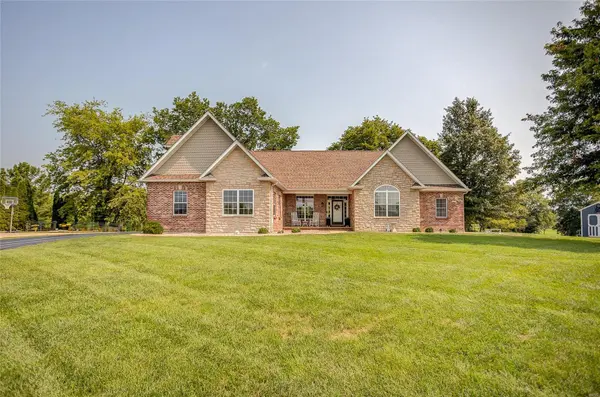 8241 Peabody Road, Freeburg, IL 62243