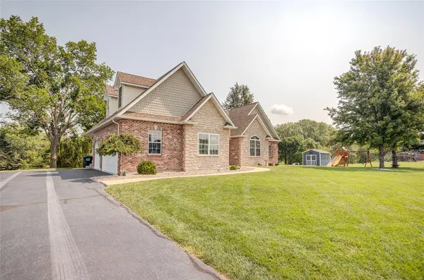 8241 Peabody Road, Freeburg, IL 62243