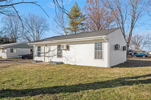 8725 Parkdale DR,  Caseyville,  IL 62232