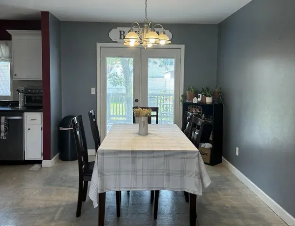 2525 Weymouth DR, High Ridge, MO 63049