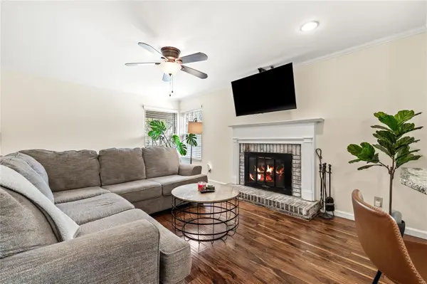 2423 Country Place DR, Maryland Heights, MO 63043