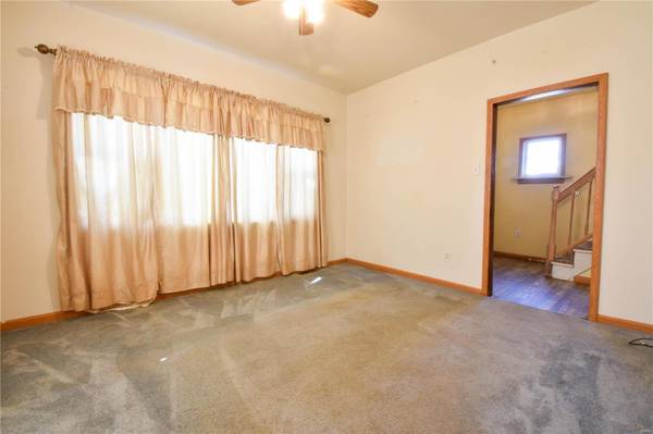800 W Page ST, Staunton, IL 62088