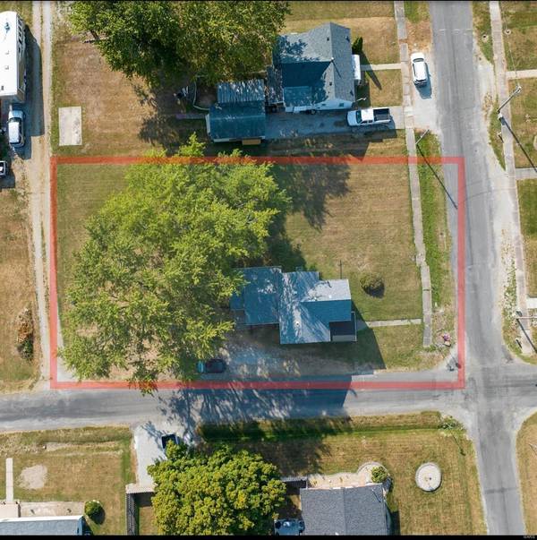 800 W Page ST, Staunton, IL 62088