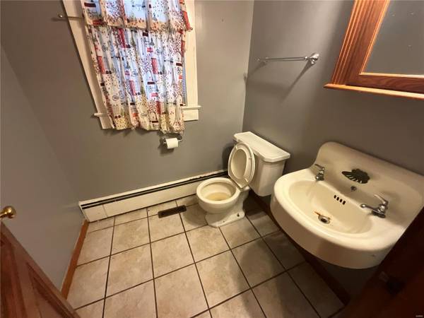 712 N Franklin, Litchfield, IL 62056
