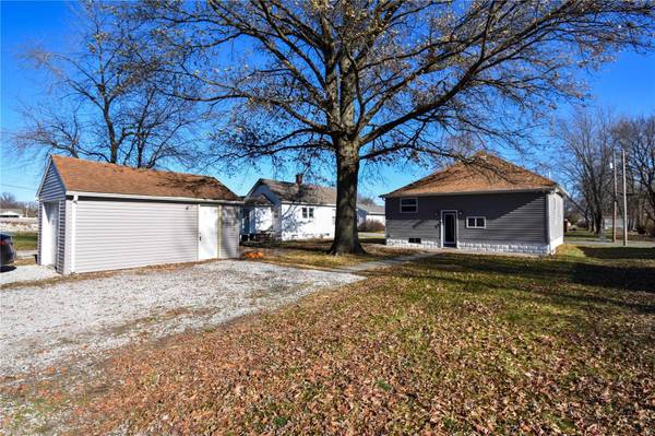 211 S Water ST, Staunton, IL 62088