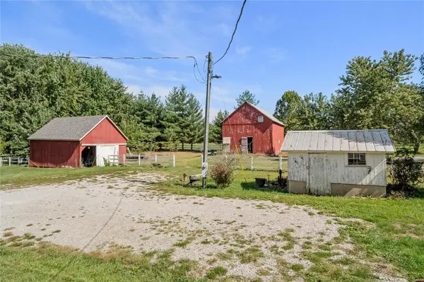 3048 Grotefendt RD, Marine, IL 62061
