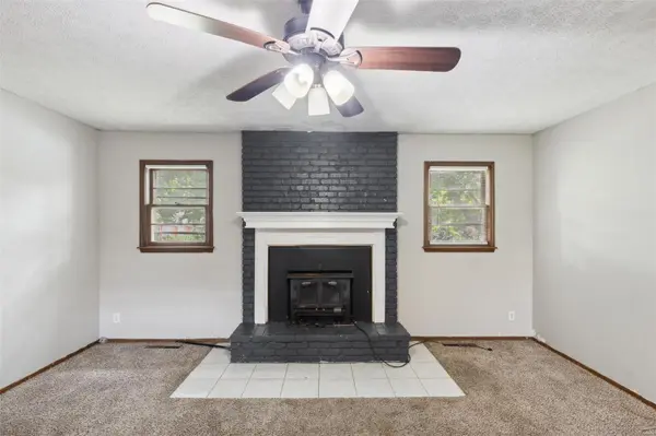 2324 E Lark ST, Battlefield, MO 65804