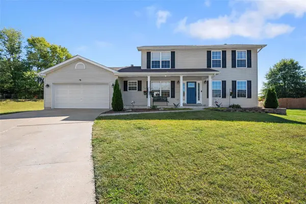 330 Hunters Chase ST, Winfield, MO 63389