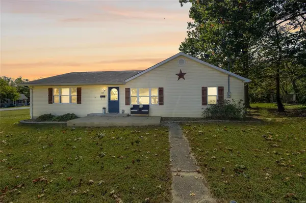 305 Valley PL, De Soto, MO 63020
