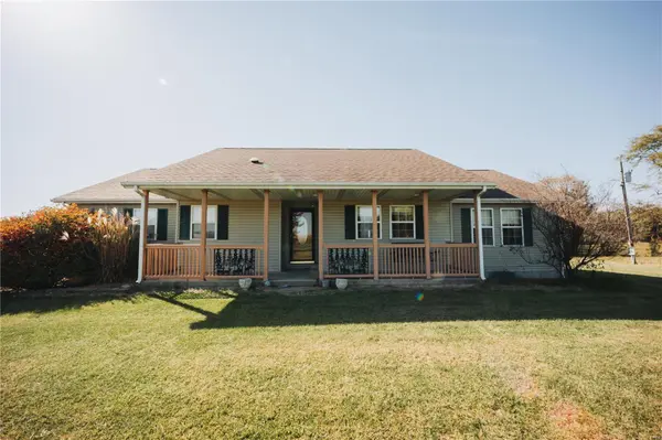 1341 Bohle TRL, Greenville, IL 62246