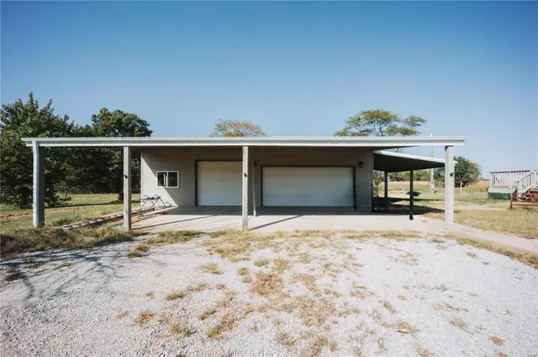 1341 Bohle TRL, Greenville, IL 62246