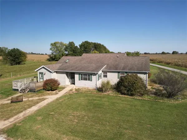 1341 Bohle TRL, Greenville, IL 62246