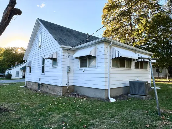 511 N 7th ST, Louisiana, MO 63353