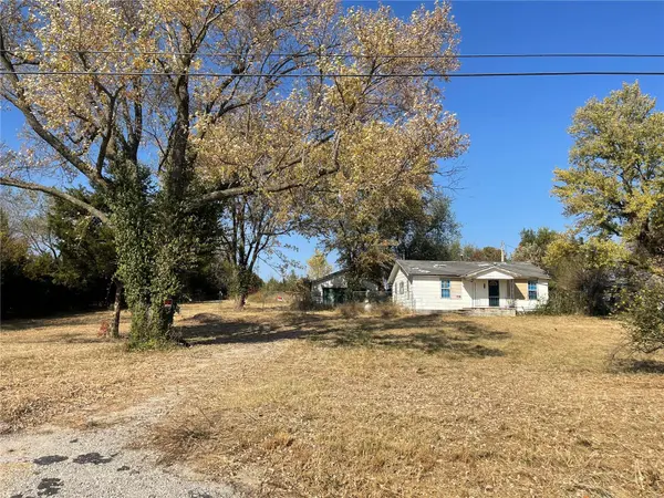 949 New Buffalo RD, Lebanon, MO 65536