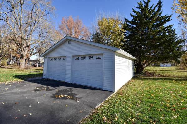 1410 N Jefferson ST, Litchfield, IL 62056