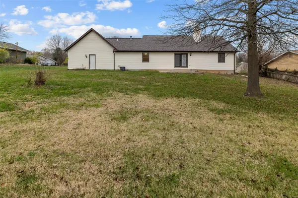 93 Fox Run RD, Collinsville, IL 62234