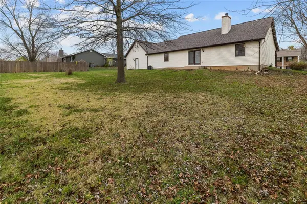 93 Fox Run RD, Collinsville, IL 62234