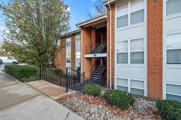 1946 Greenpoint DR #201, Kirkwood, MO 63122