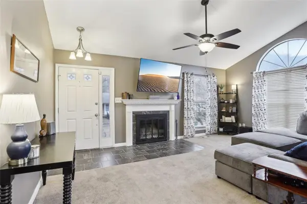 1472 Creekside DR, High Ridge, MO 63049