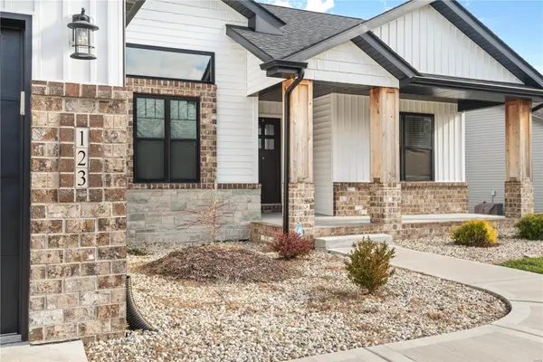 123 Timber TER N, Troy, IL 62294