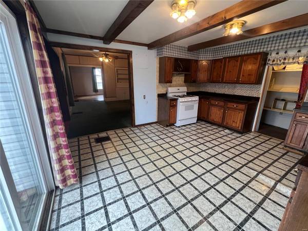 1225 N State ST, Litchfield, IL 62056