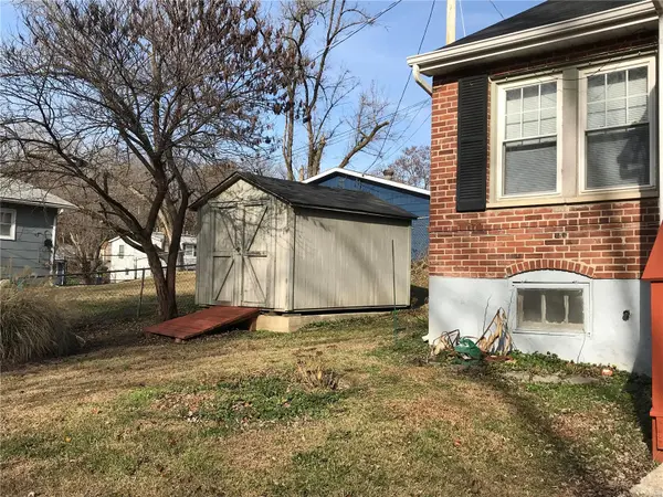 33 Marie DR, St Charles, MO 63301