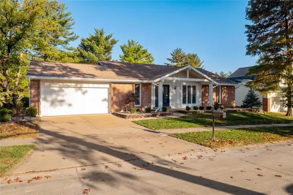 15579 Summer Lake DR, Chesterfield, MO 63017