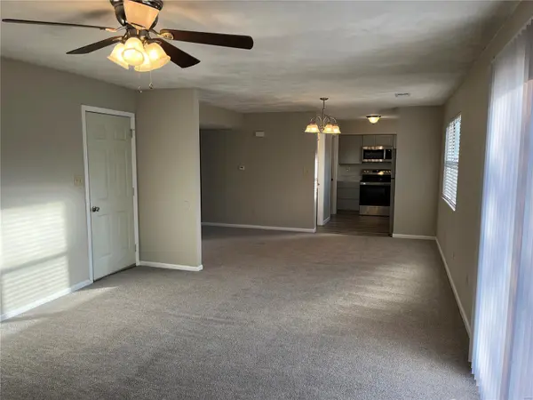 613 Country Meadow LN, Shiloh, IL 62221
