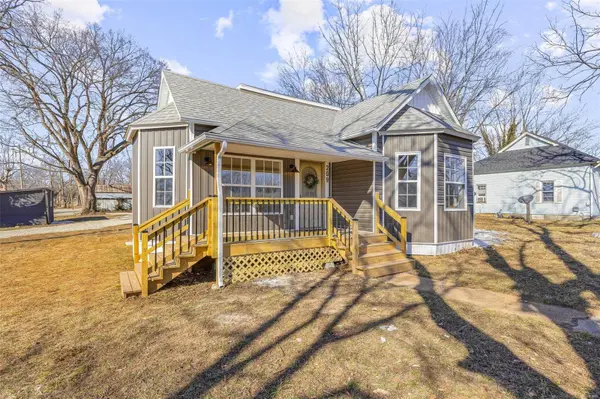 209 S Cowling ST, Desloge, MO 63601