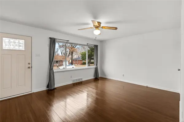 317 Thomas AVE, St Charles, MO 63301