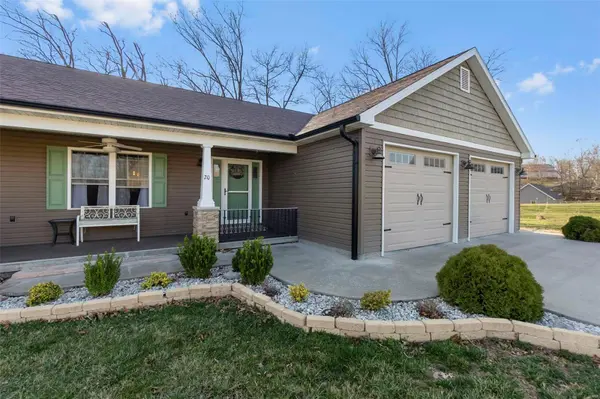 20 Ridgeway DR, Benton, MO 63736