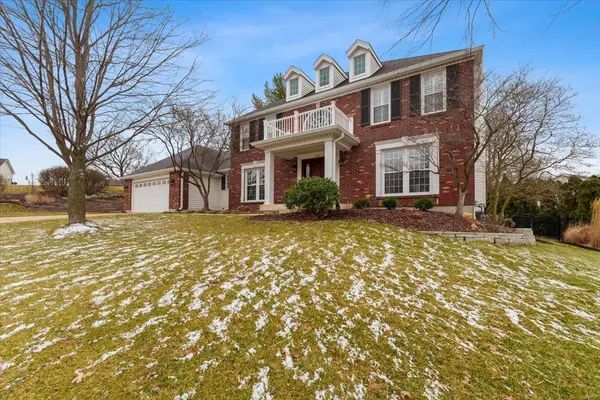 3026 Apple Blossom LN, St Charles, MO 63303