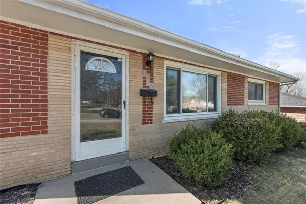 8916 Saint Louis AVE, St Louis, MO 63114