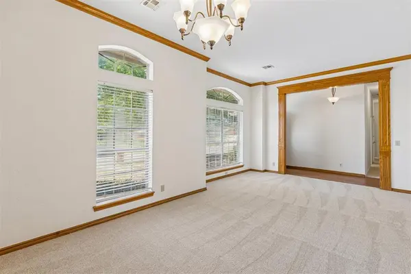 1800 Coopers Hawk CT, Edmond, OK 73003