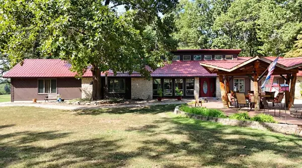 23752 State Highway Ra, Golden, MO 65658