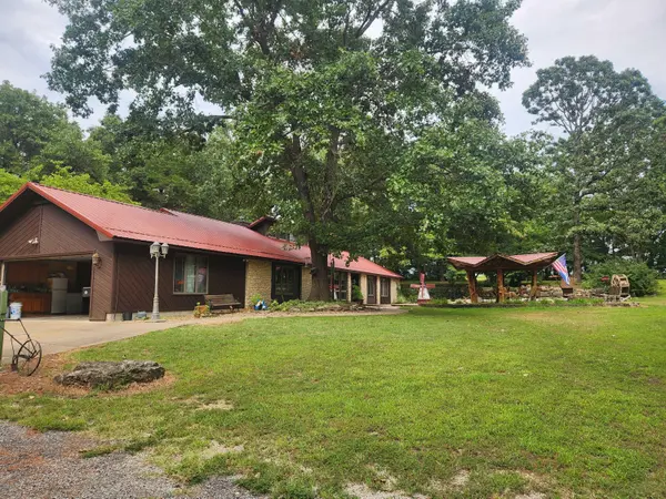 23752 State Highway Ra, Golden, MO 65658