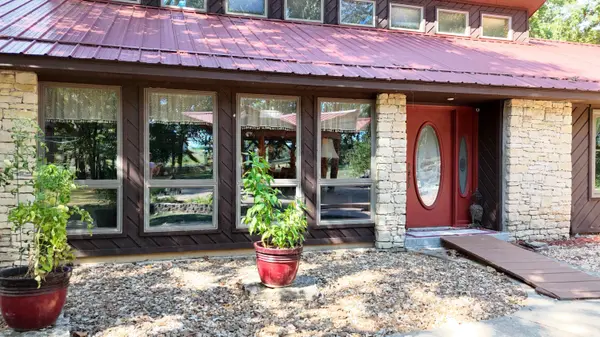 23752 State Highway Ra, Golden, MO 65658