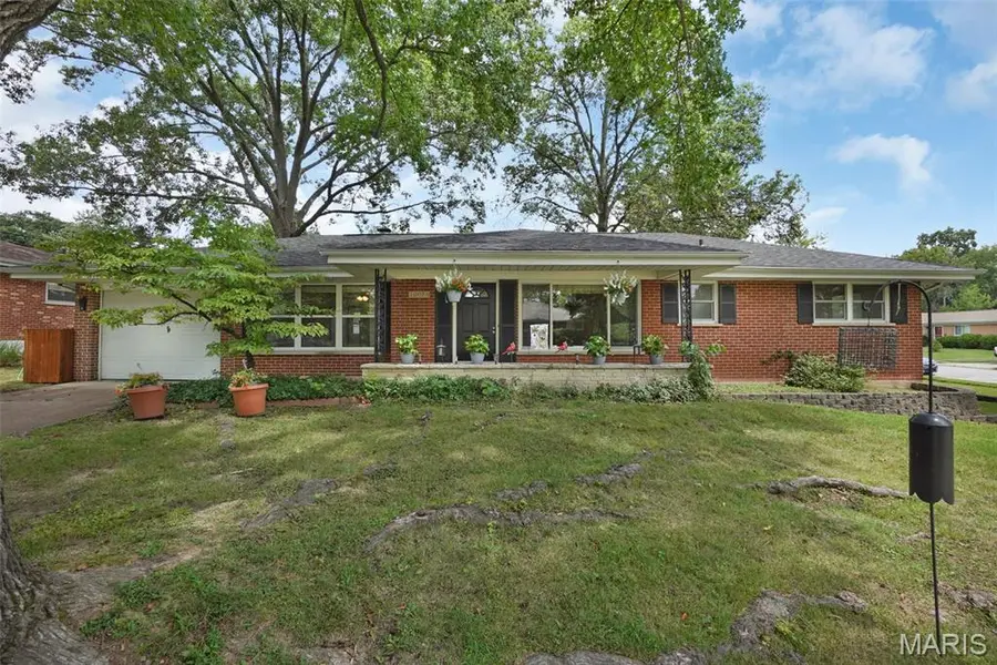 10029 Barberton DR, MO 63126