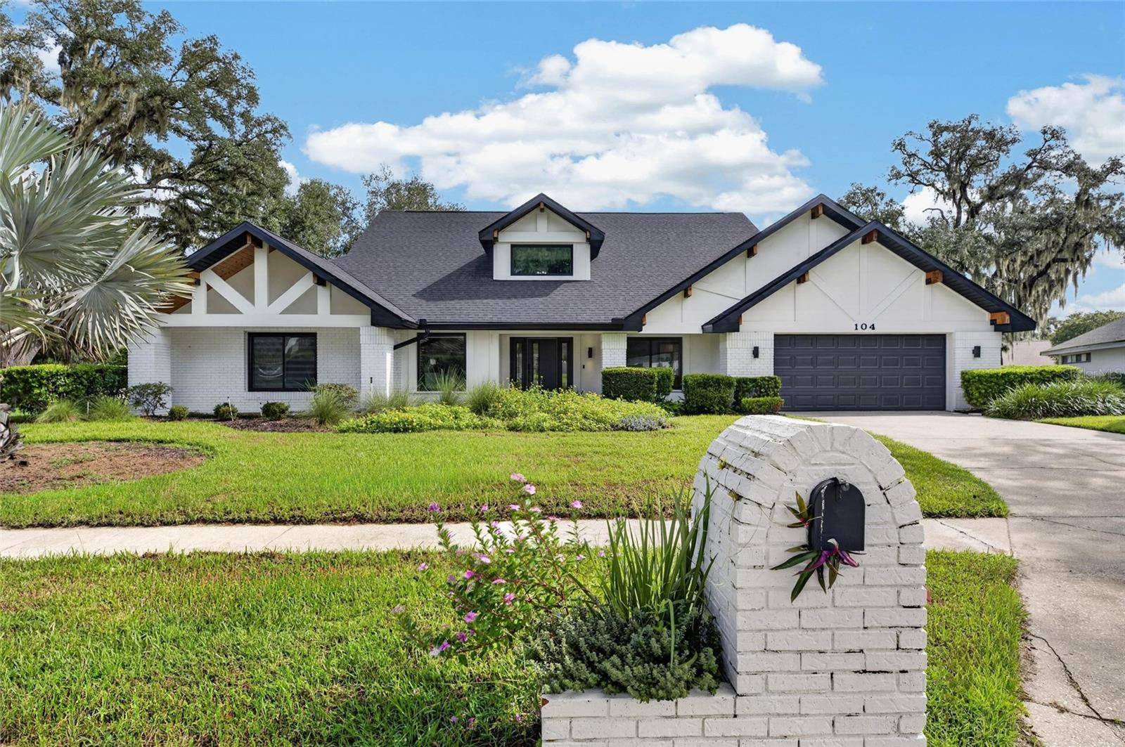 104 BARRINGTON DR, Brandon