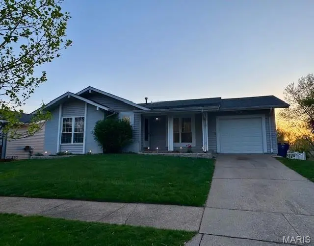 929 Napoli DR, Ballwin, MO 63021