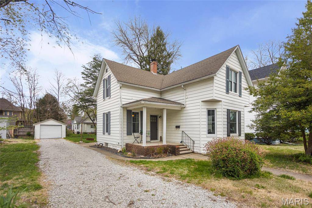 211 E Olive, Staunton, IL 62088