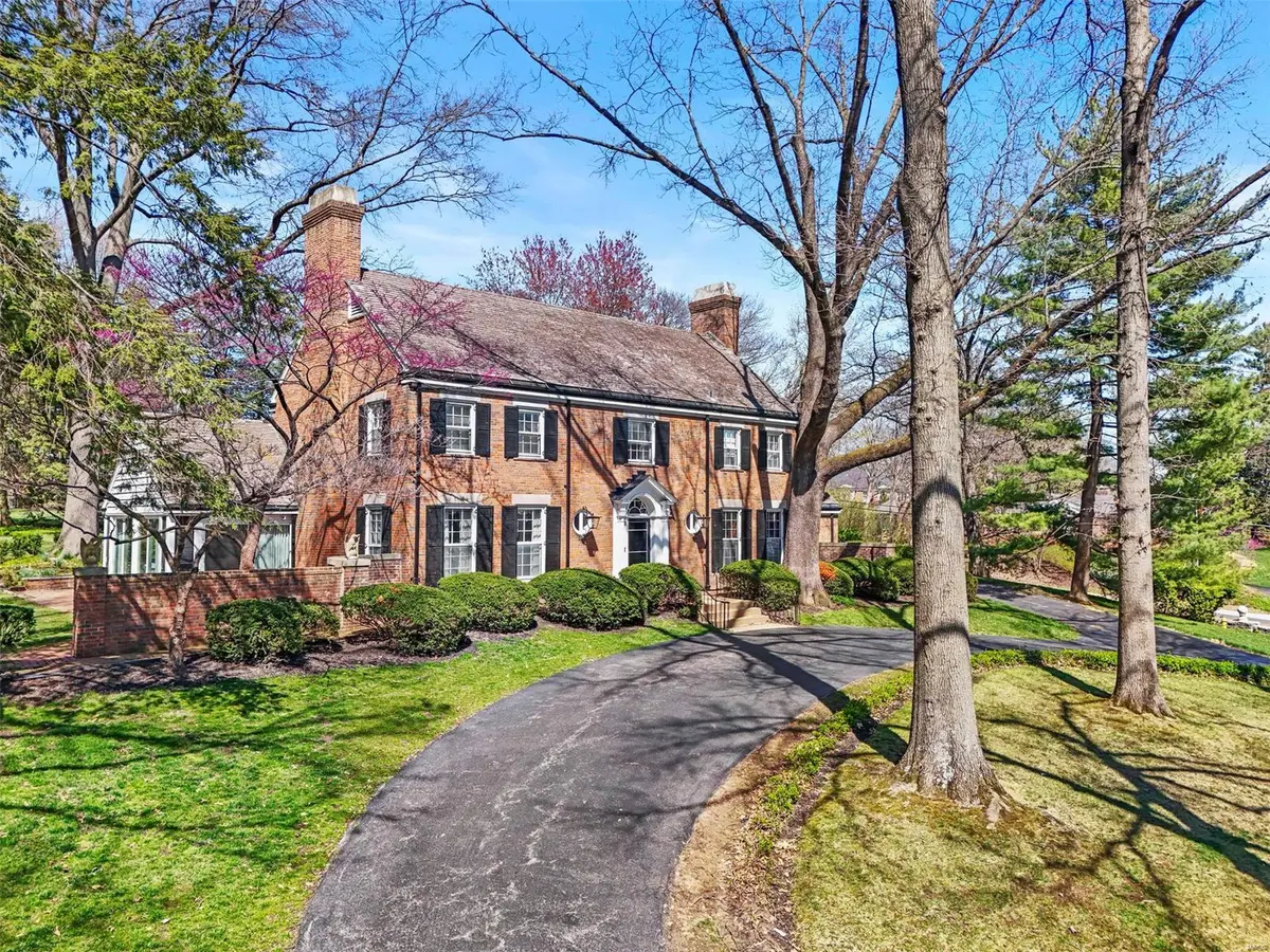 3 Greenbriar DR, Ladue, MO 63124