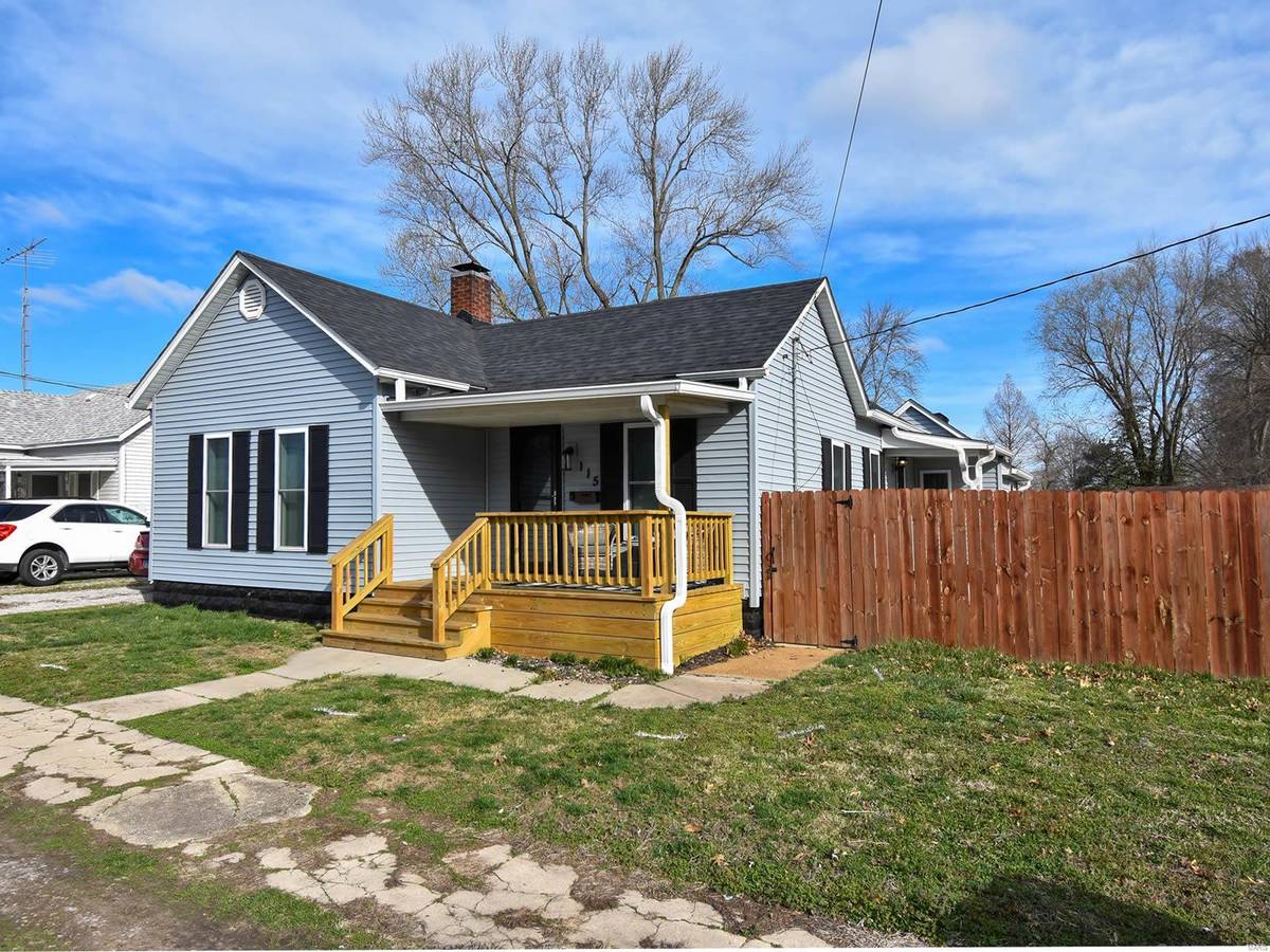 115 E Pennsylvania ST, Staunton, IL 62088