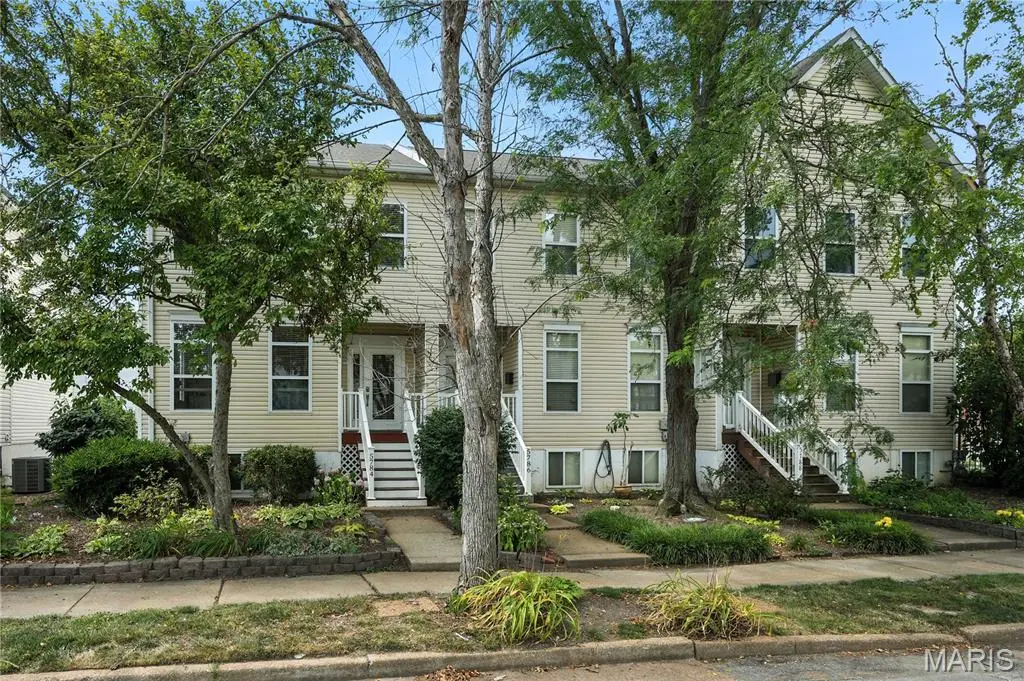 5784 Westminster PL, St Louis, MO 63112