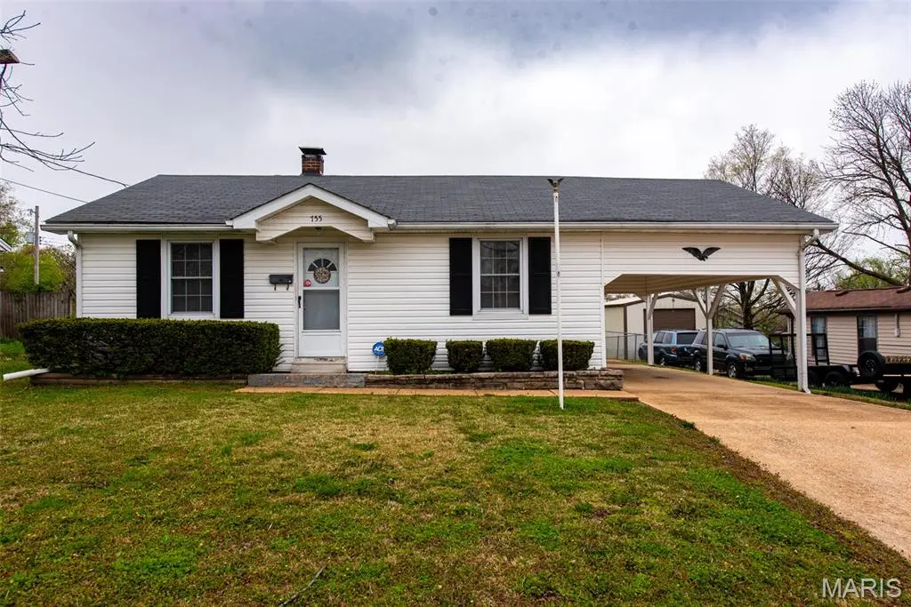 755 Ridge Avenue, St Clair, MO 63077
