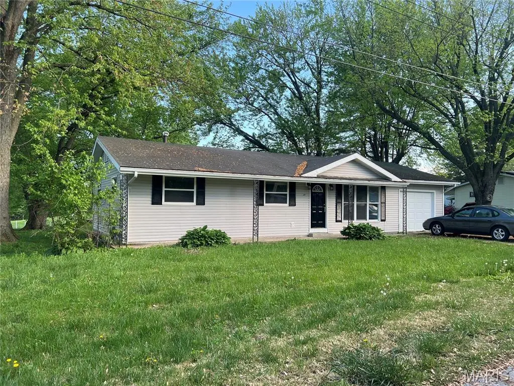 210 Scenic DR, Elsberry, MO 63343