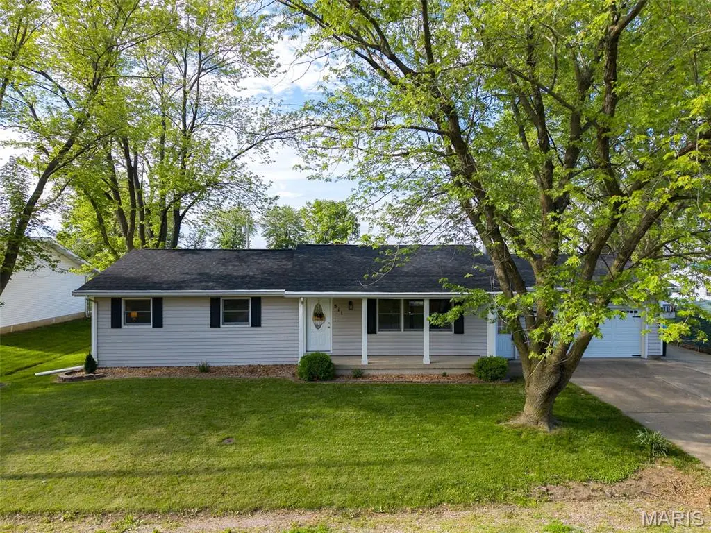 511 E Wilson ST, Beckemeyer, IL 62219
