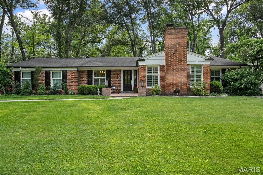 1805 Firethorn DR, Des Peres, MO 63131