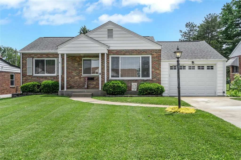 7338 S Yorkshire DR, Affton, MO 63123